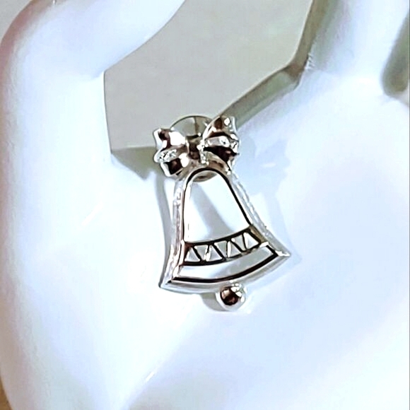 CHRISTMAS BELL STAINLESS STEEL LAPEL PIN WITH LOCKING BALL TOP BACKING - Picture 1 of 6